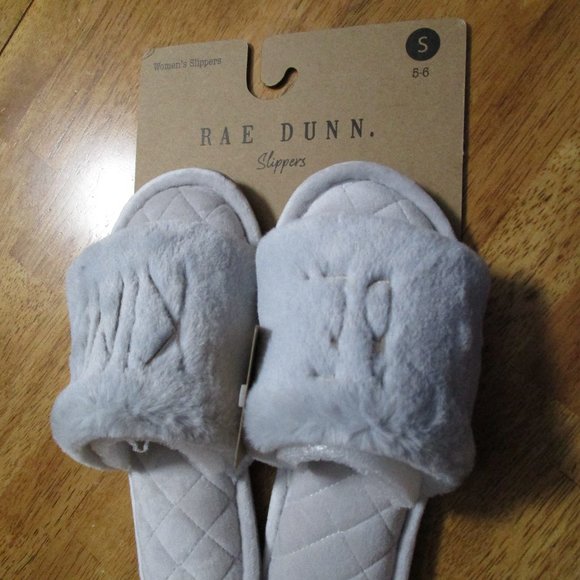 New Rae Dunn BE KIND Womens Gray Slide Slippers - Picture 2 of 16